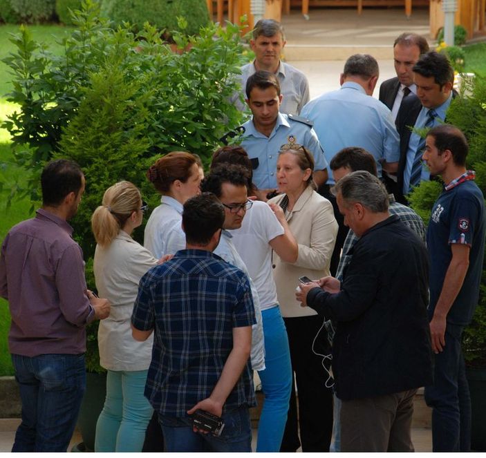 Kadıköy'de AK Partili vekili binaya sokmadılar