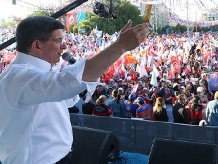 Davutoğlu'nun İstanbul mitingleri sosyal medyada