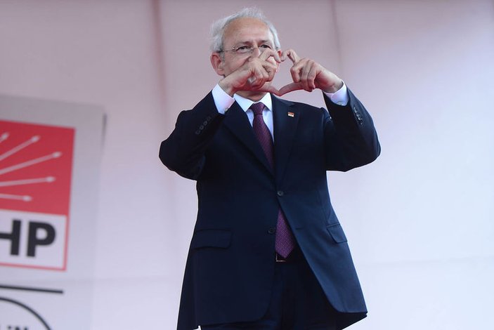 Kemal Kılıçdaroğlu partililere kalp yaptı