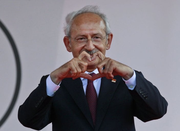 Kemal Kılıçdaroğlu partililere kalp yaptı