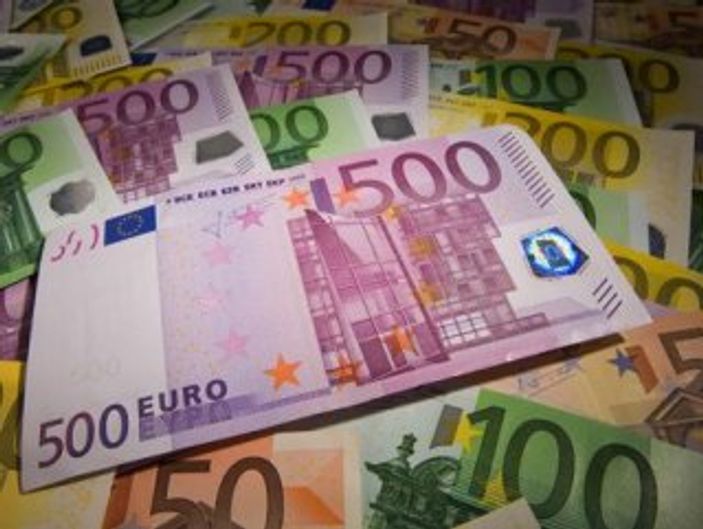 Euro 3 lirayı aştı