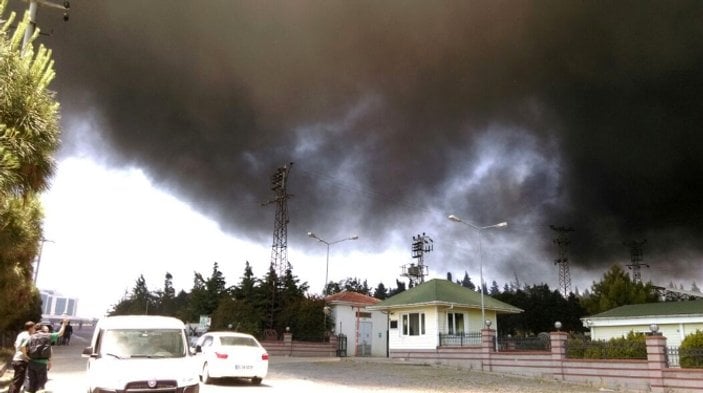 Silivri'de korkutan fabrika yangını