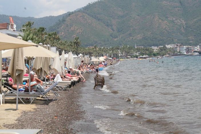 Bodrum'da oyunu kullanan plaja koştu