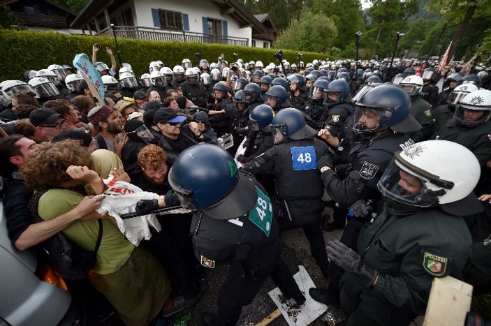 Almanya'da G7 Zirvesi protestolarında ülke karıştı
