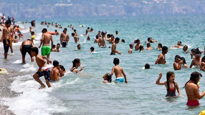 Bodrum'da oyunu kullanan plaja koştu