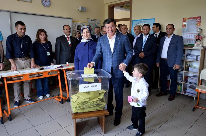 Başbakan Ahmet Davutoğlu oyunu kullandı