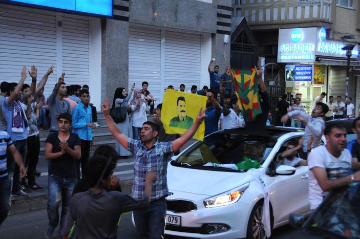 Diyarbakır'da PKK bayraklı HDP sevinci