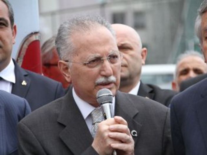 Ekmeleddin İhsanoğlu Meclis'e girdi