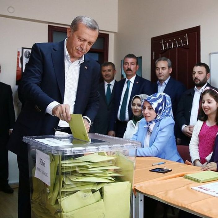 Cumhurbaşkanı Erdoğan Üsküdar'da oyunu kullandı