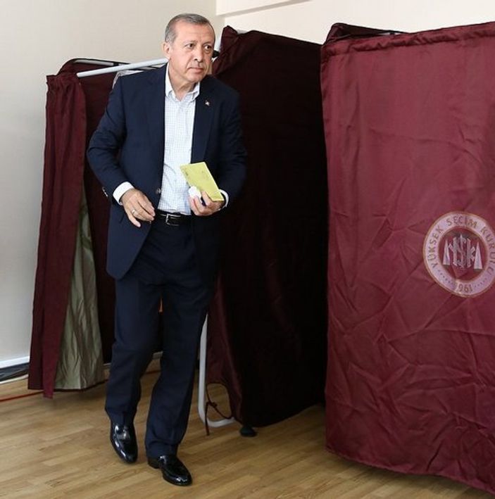 Cumhurbaşkanı Erdoğan Üsküdar'da oyunu kullandı