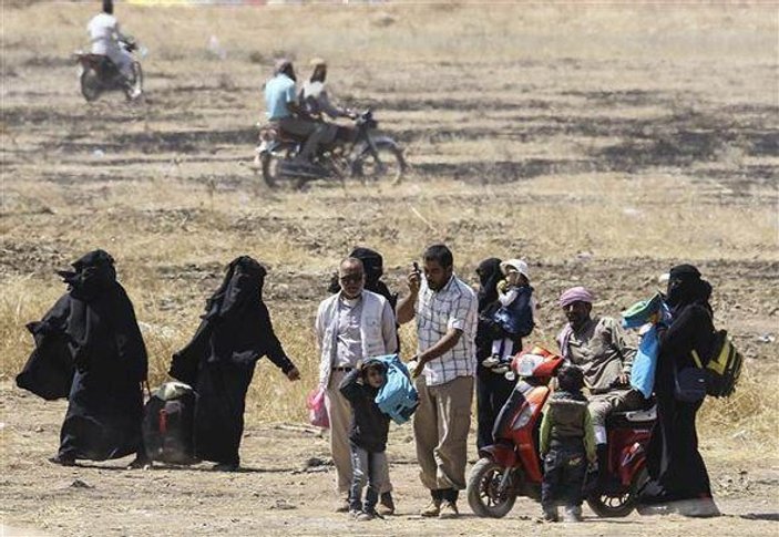 Akçakale sınırında bekleyen 3 bin Suriyeli'ye izin çıktı