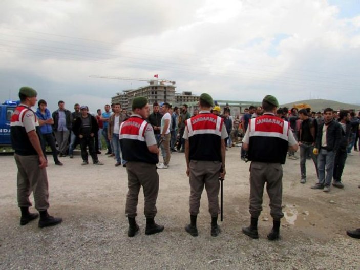 Öcalan posteri asıldı iddiası üzerine 100 kişi toplandı