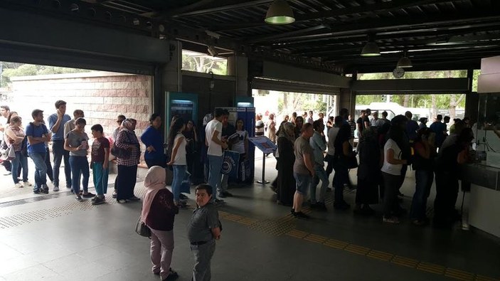 İzmir'de toplu ulaşımda kağıt bilet dönemi