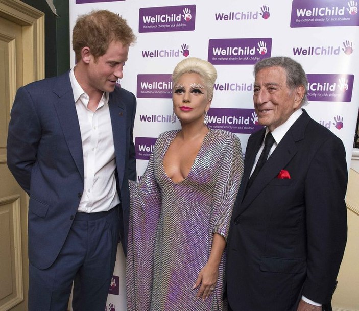 Prens Harry Lady Gaga ile bir araya geldi