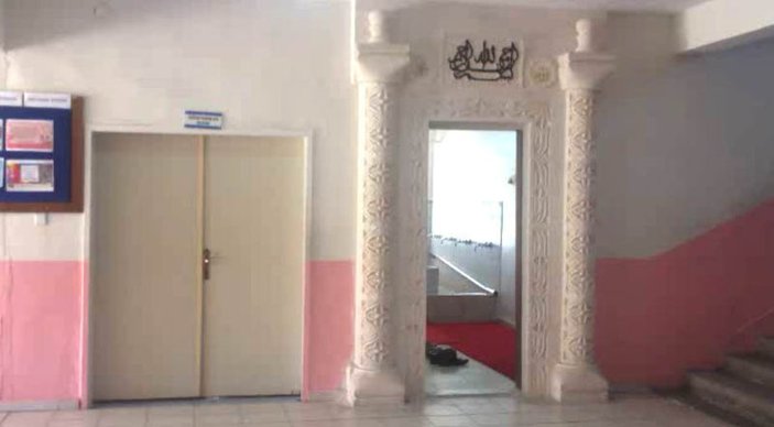 Mardin'de 7'inci sınıf öğrencisi okula mescit yaptırdı