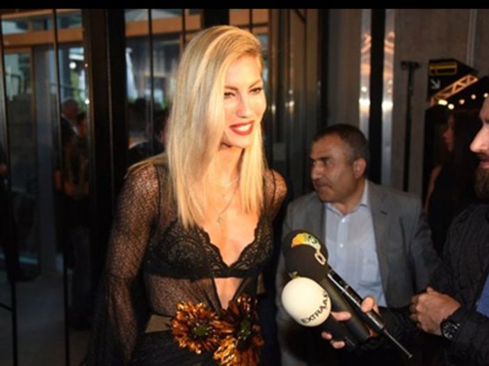 Çağla Şikel'in şeffaf cesareti