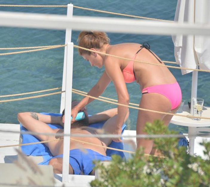 Ece Vahapoğlu Cihan Alpay ile Bodrum tatilinde