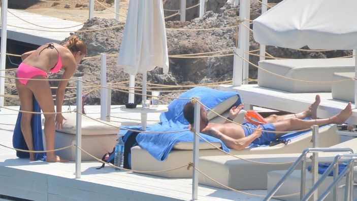 Ece Vahapoğlu Cihan Alpay ile Bodrum tatilinde