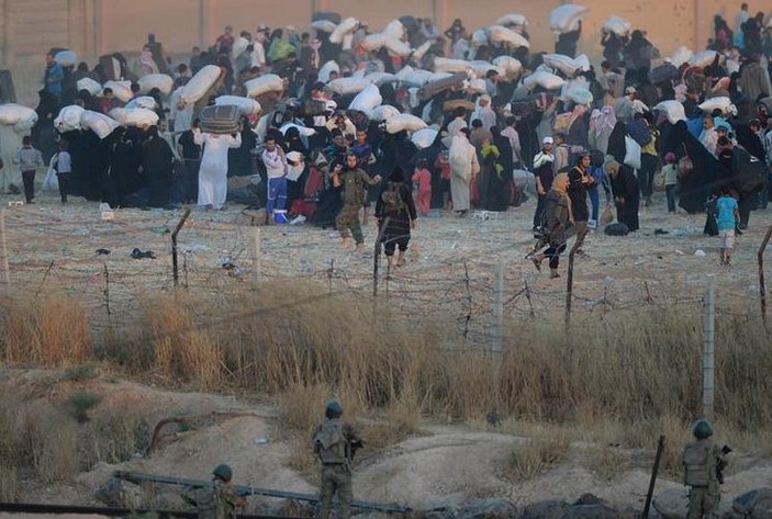 IŞİD sınırda bekleyen Suriyelileri geri çevirdi