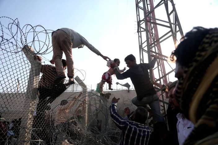 IŞİD sınırda bekleyen Suriyelileri geri çevirdi