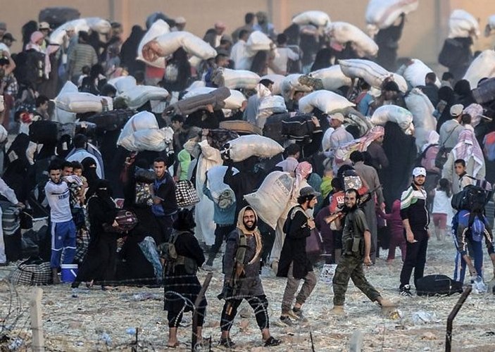 IŞİD sınırda bekleyen Suriyelileri geri çevirdi