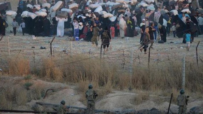 IŞİD sınırda bekleyen Suriyelileri geri çevirdi