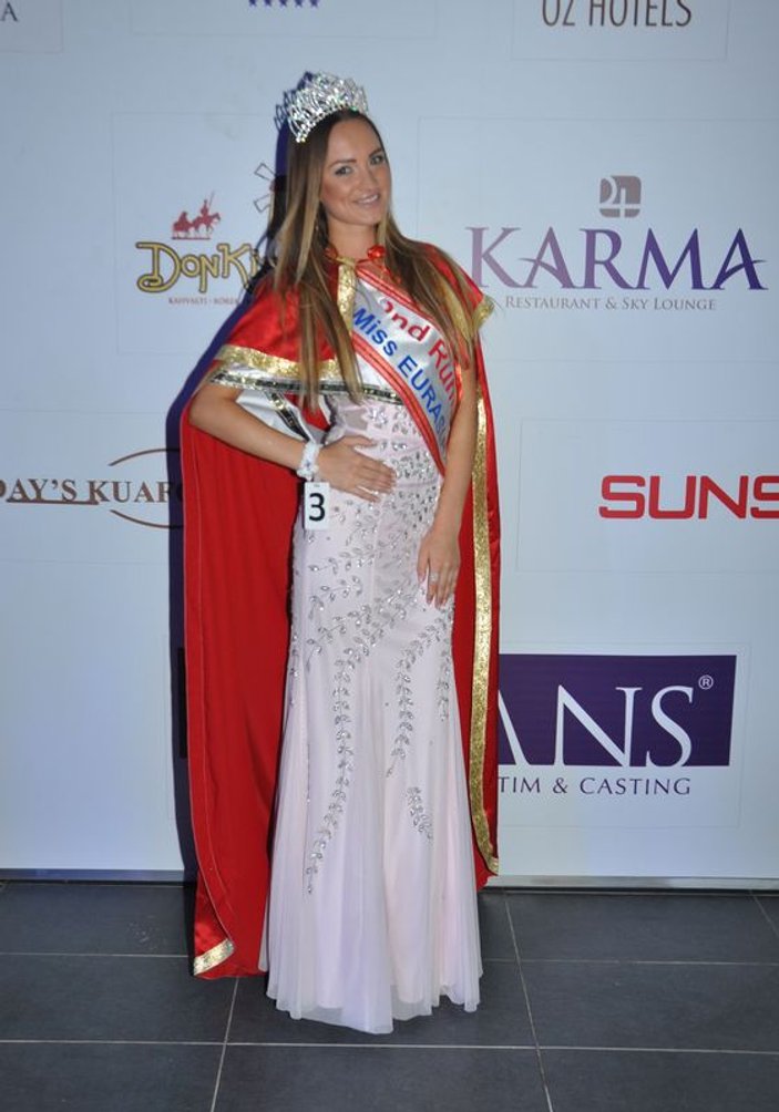Miss Eurasia'da ikinci seçilen güzelin tacı geri alındı