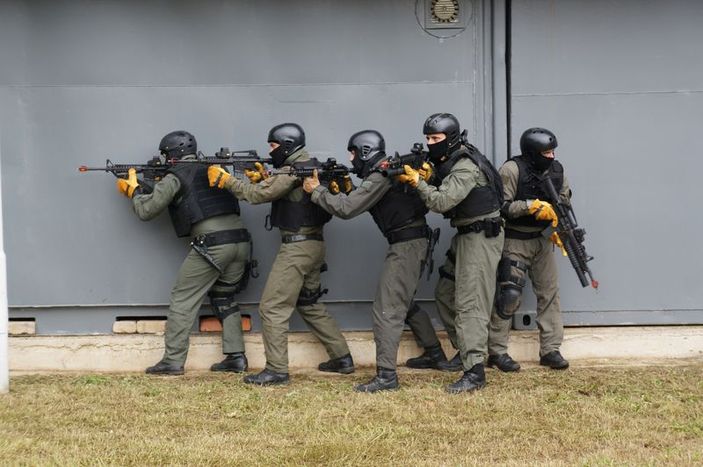SAT komandolarından nefes kesen tatbikat görüntüleri