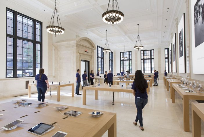 New York'ta 100 yıllık banka Apple Store oldu