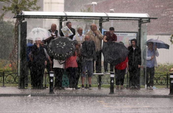 İstanbul'a beklenen yağmur geldi