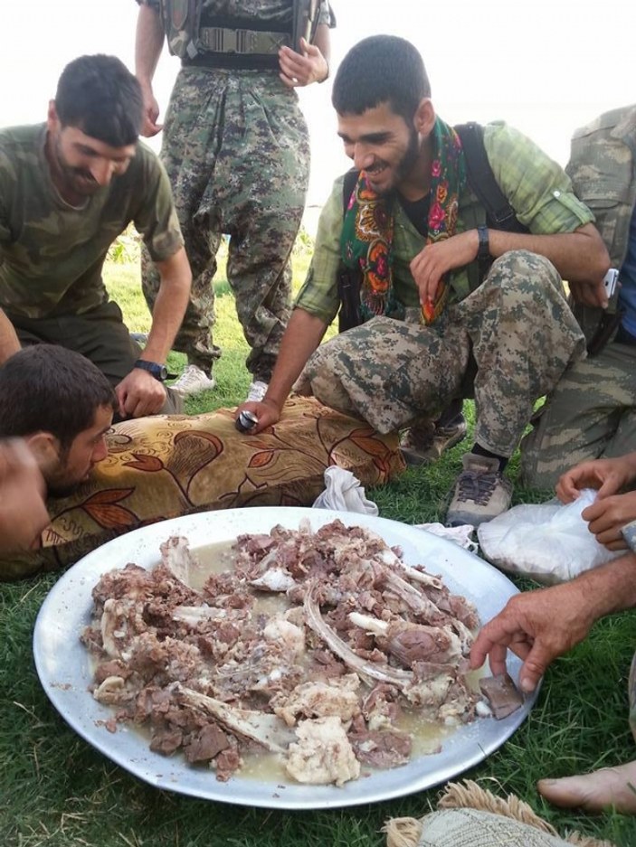 Tel Abyad'ı alan YPG'liler kurban kesti