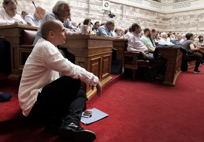 Yunan bakan Varoufakis'in zor anları