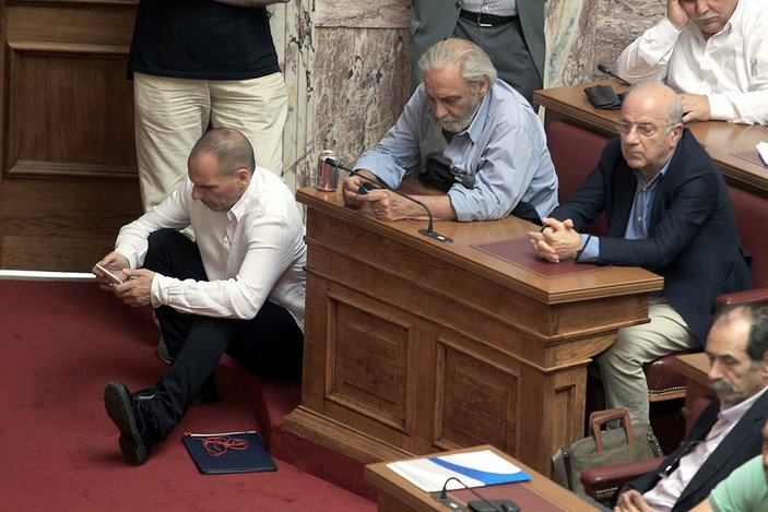 Yunan bakan Varoufakis'in zor anları