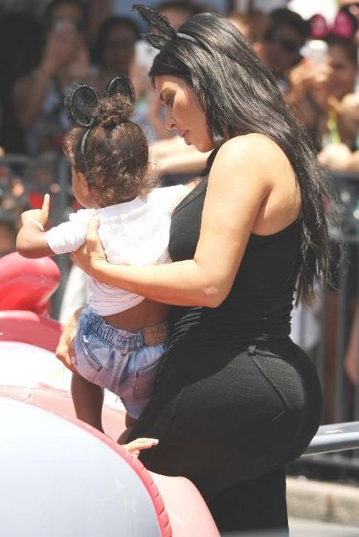 Kim Kardashian çocuk partisine katıldı