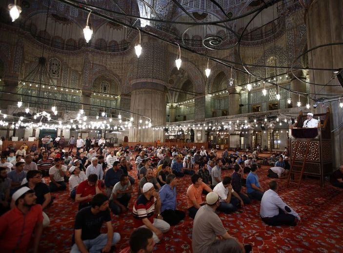 İlk teravih namazı kılındı