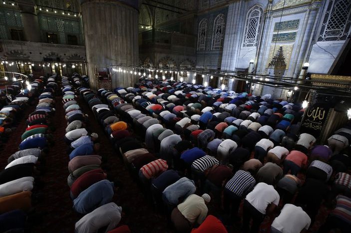 İlk teravih namazı kılındı