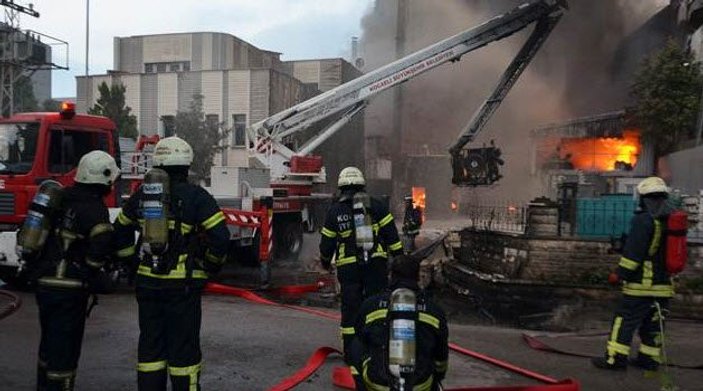 Kocaeli’nde fabrika yangını