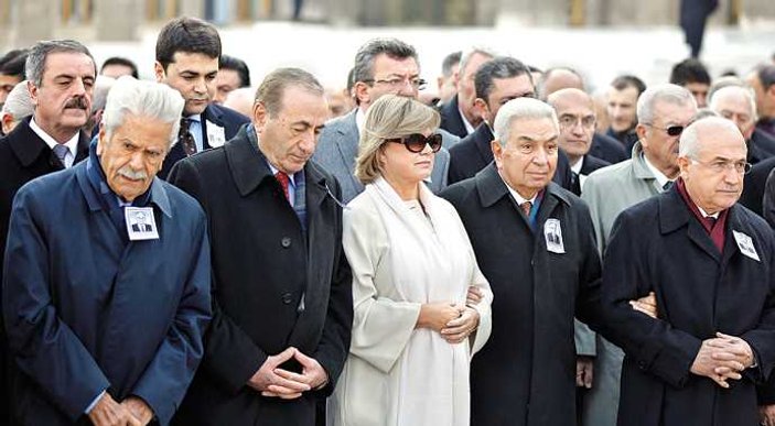 Tansu Çiller devlet törenine beyaz ceketiyle geldi