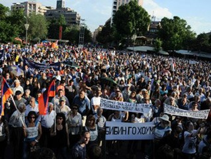 ermenistan protesto