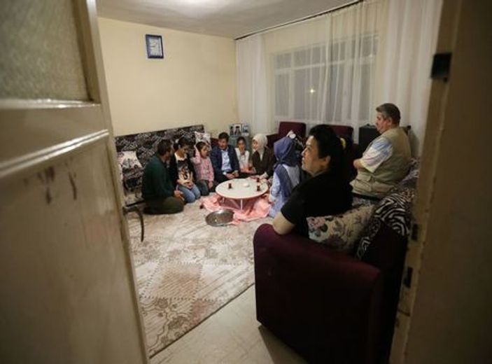 Başbakan Davutoğlu'ndan sürpriz iftar ziyareti