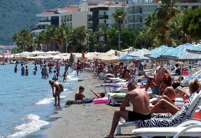 Marmaris sahillerine turistler akın etti