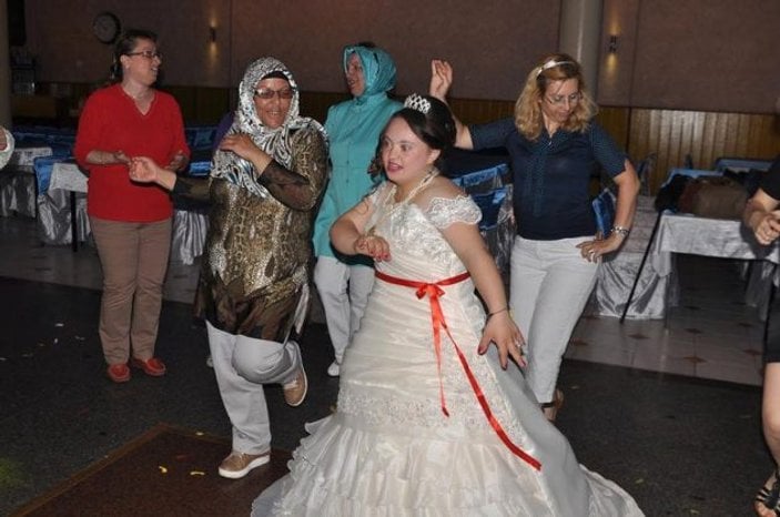 Balıkesir'de genç kız hayali sevgilisiyle evlendi