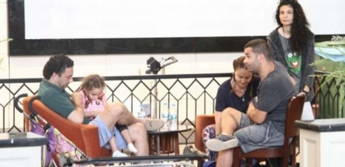 Ceyda Düvenci sevgilisi ve eski eşiyle bir araya geldi