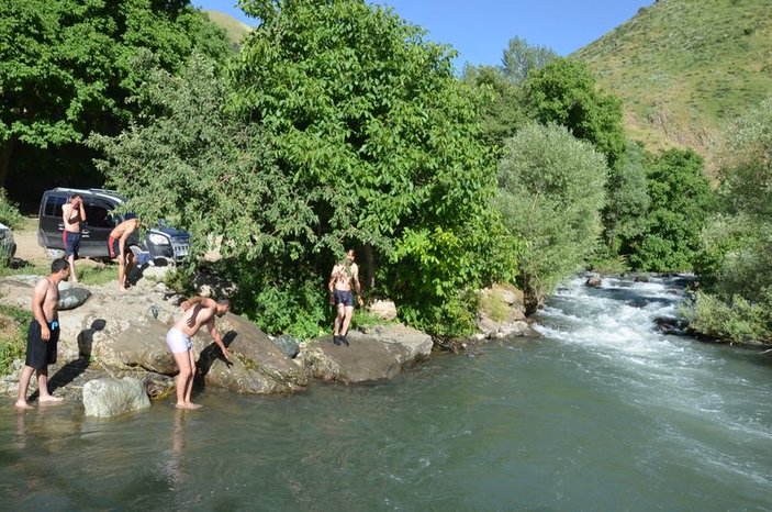 Yüksekovalıların Dağlıca Plajı