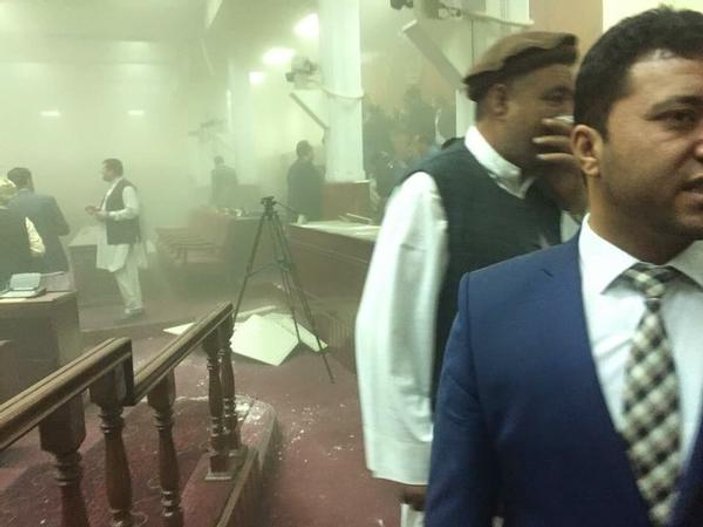 Afganistan Parlamentosu'na bombalı saldırı düzenlendi