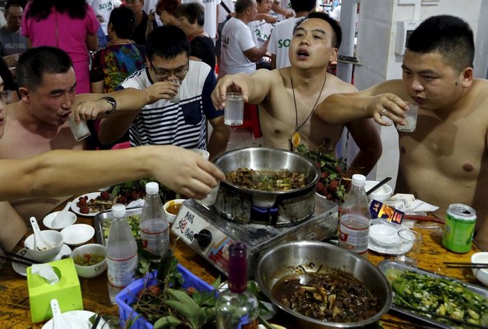 Çin'de köpek yeme festivali yapıldı