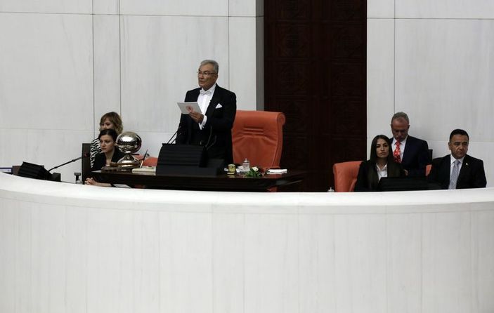 Deniz Baykal açılış konuşmasını yaptı