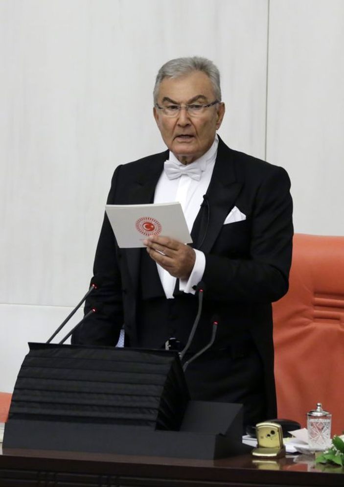 Deniz Baykal açılış konuşmasını yaptı