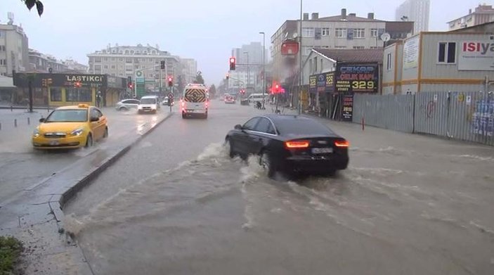 İstanbul'da şiddetli yağış etkili oldu