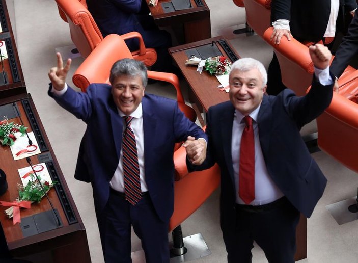 Tuncay Özkan ve Mustafa Balbay'dan Meclis pozu